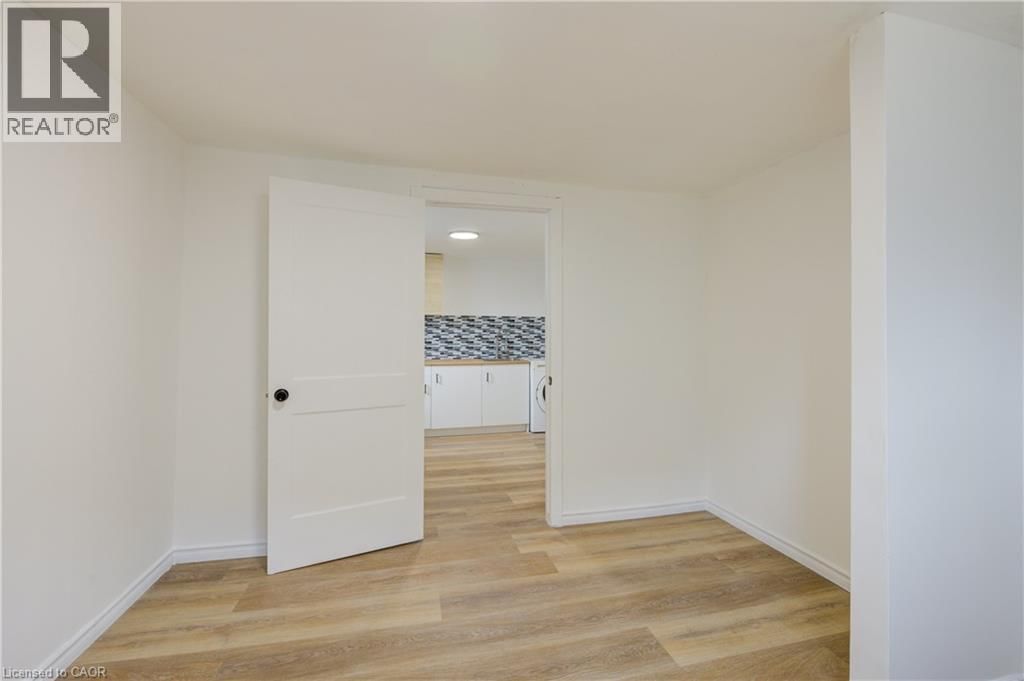 524 SIMCOE STREET Image 14