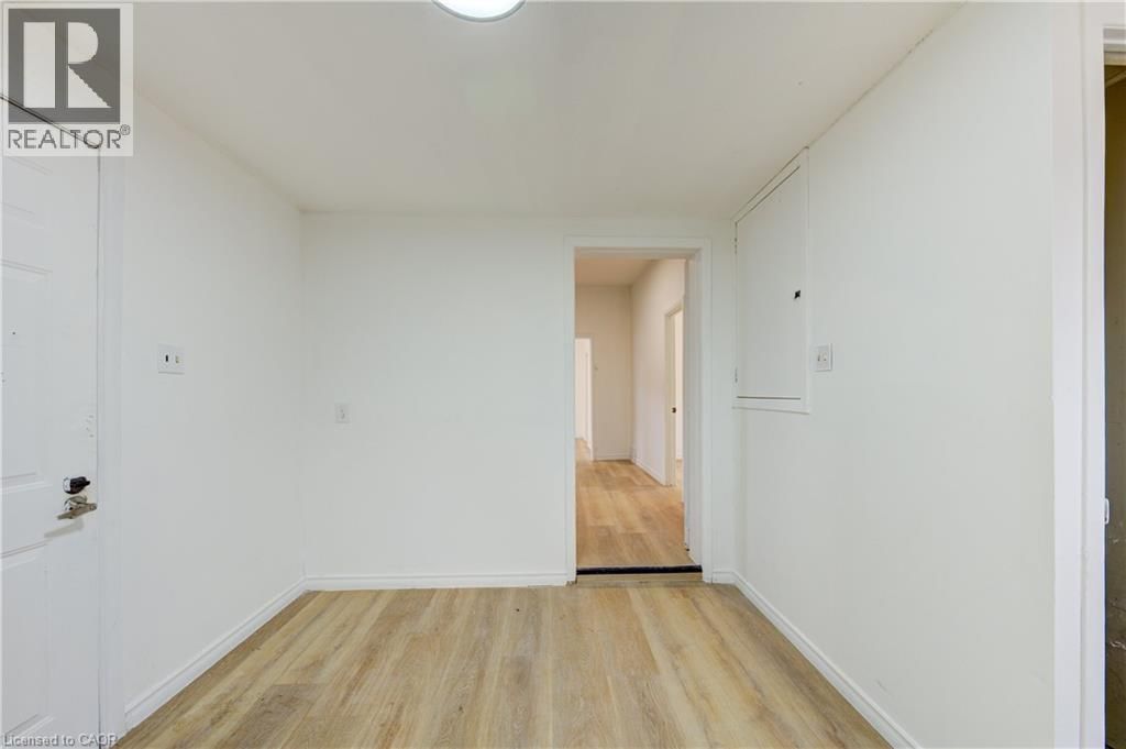 524 SIMCOE STREET Image 16