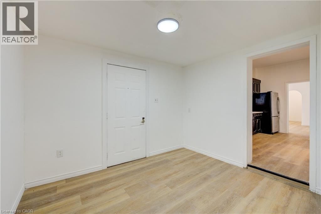 524 SIMCOE STREET Image 19