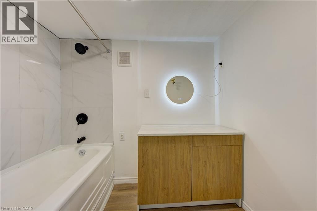 524 SIMCOE STREET Image 20