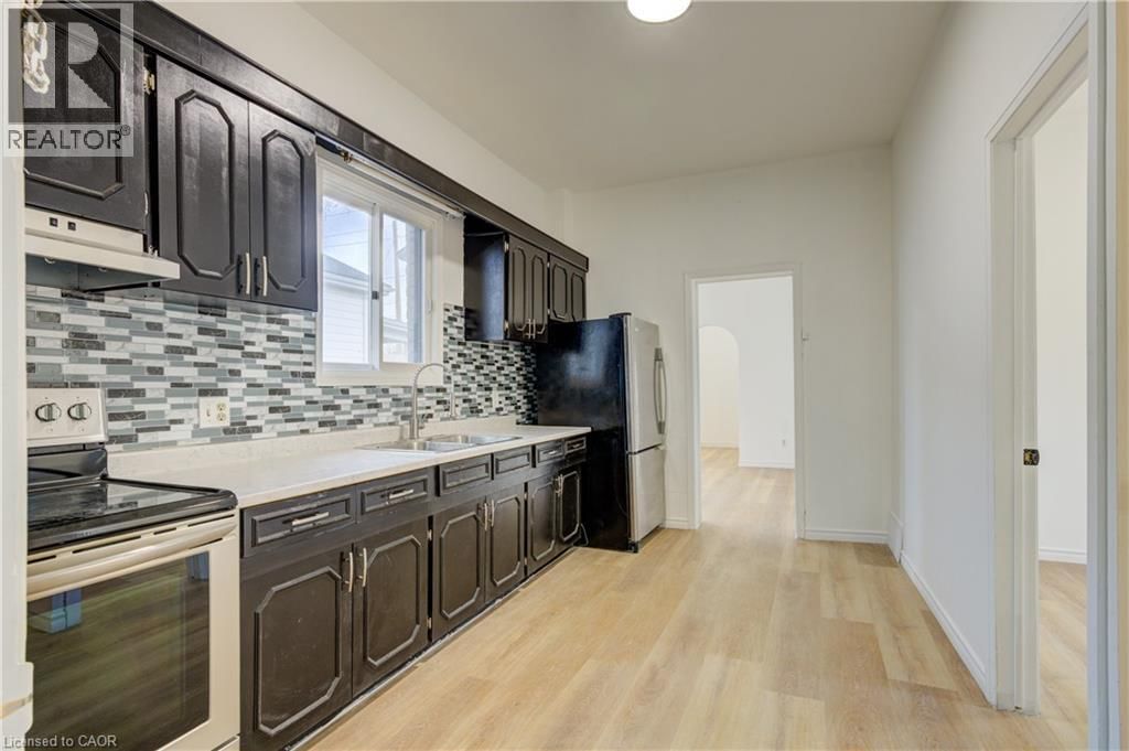 524 SIMCOE STREET Image 21