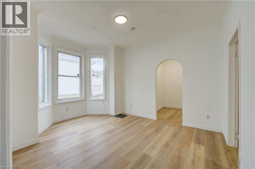 524 SIMCOE STREET Image 26