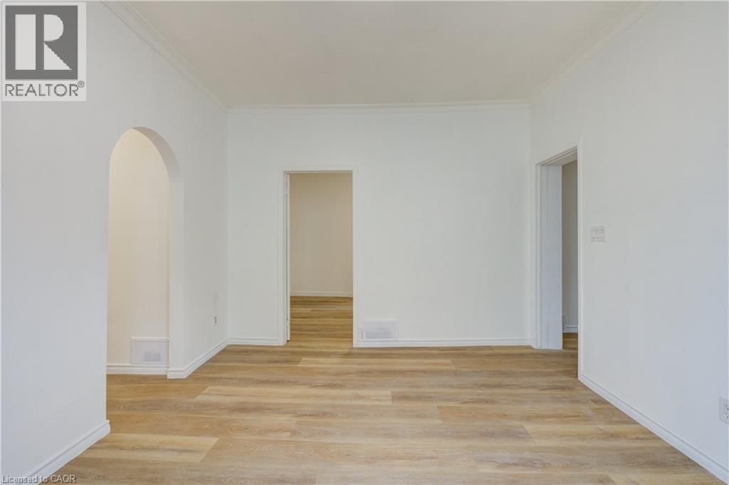 524 SIMCOE STREET Image 28