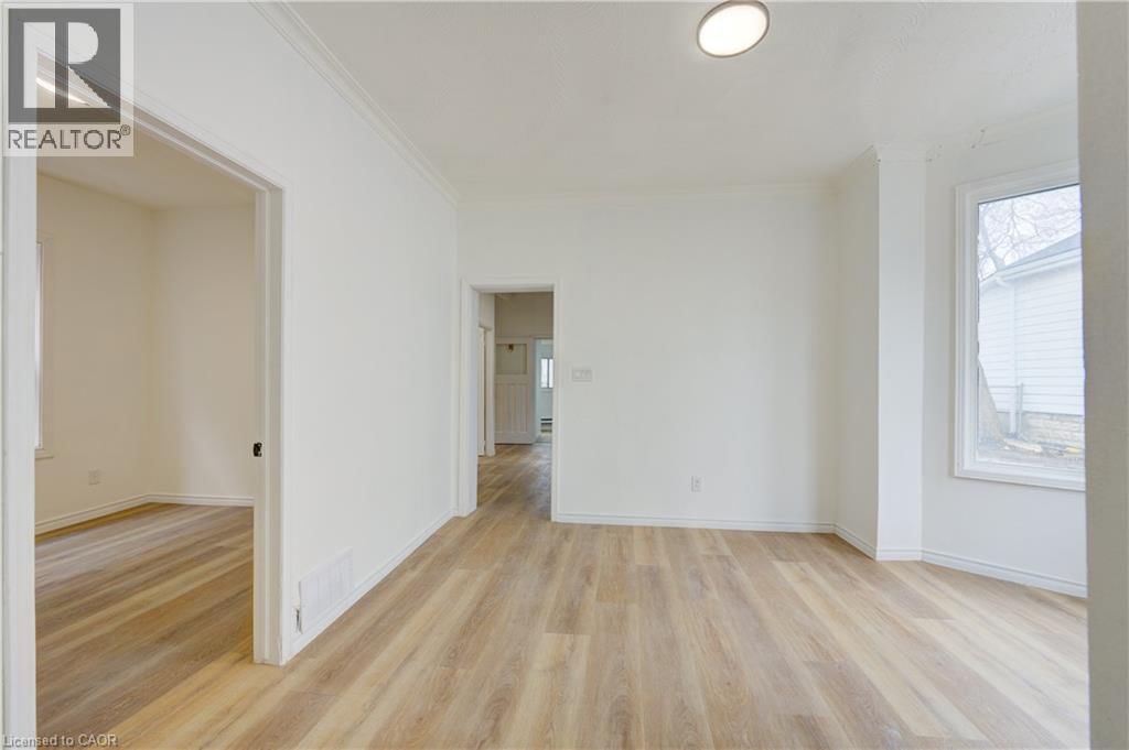 524 SIMCOE STREET Image 30