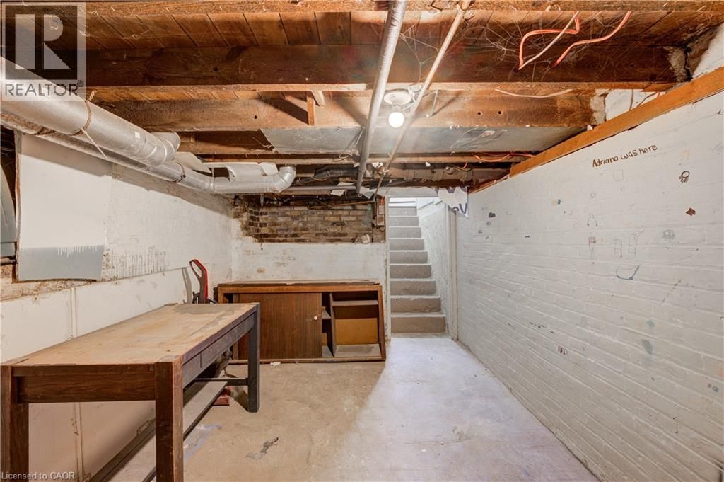 524 SIMCOE STREET Image 36