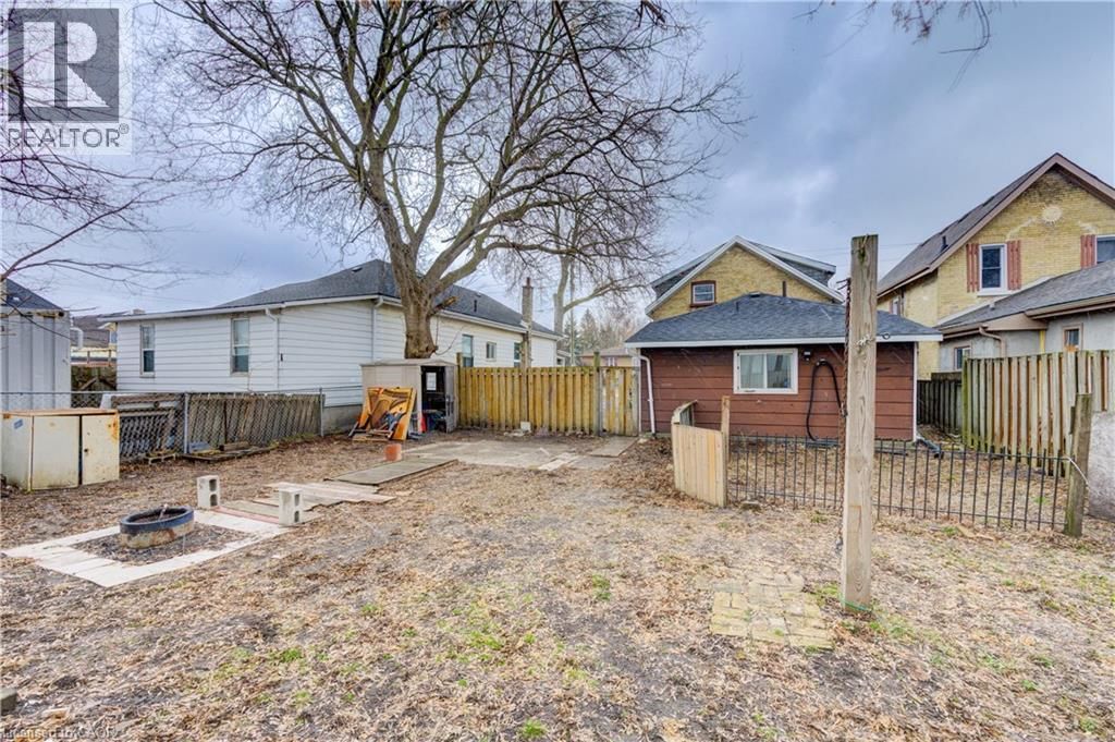 524 SIMCOE STREET Image 42