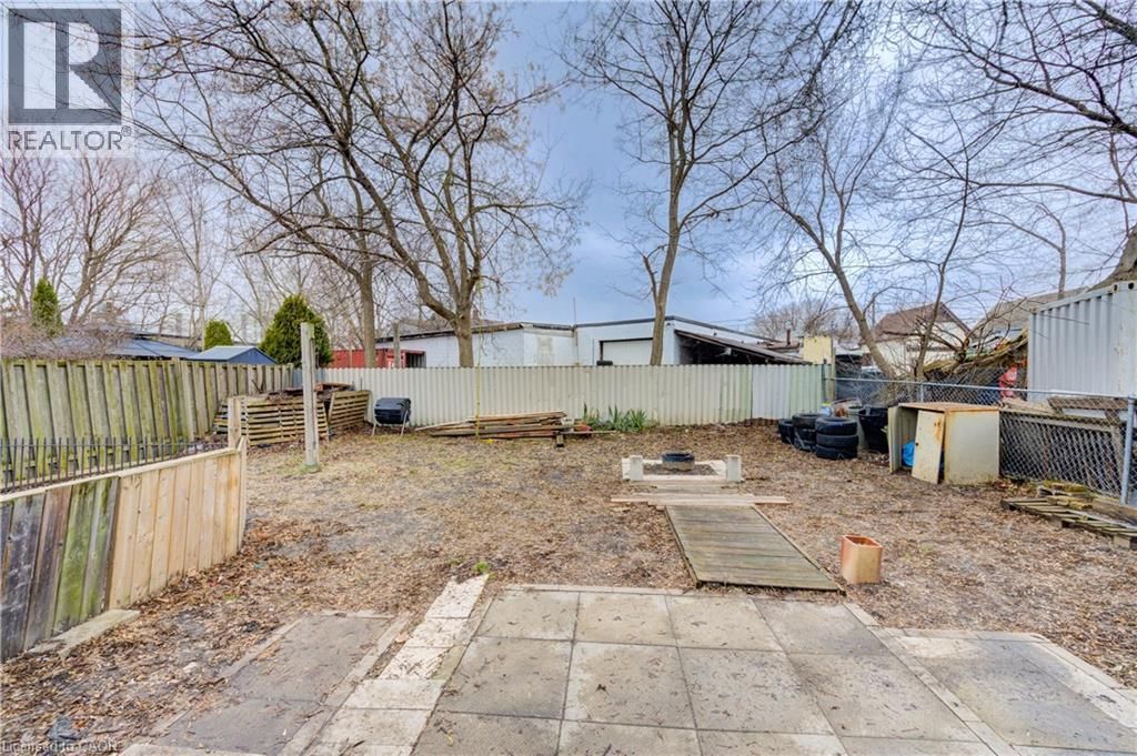 524 SIMCOE STREET Image 43