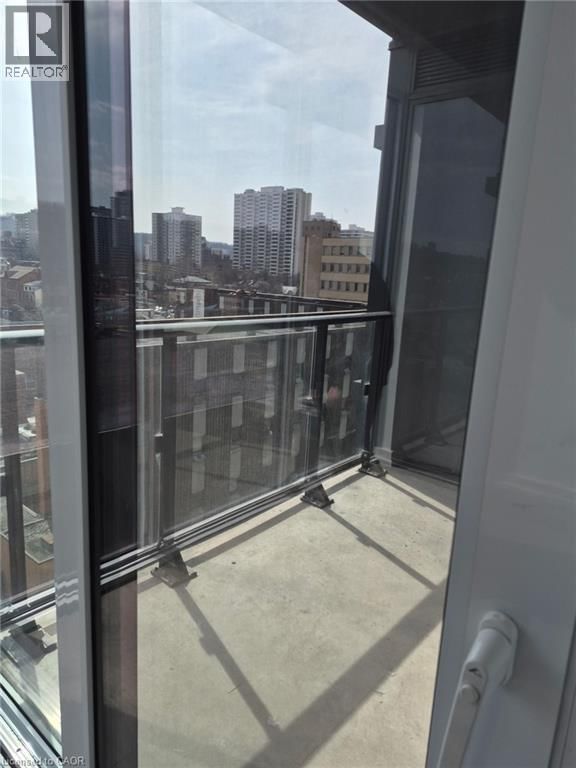 818 - 75 JAMES STREET SOUTH Image 3