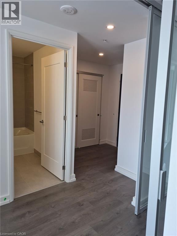 818 - 75 JAMES STREET SOUTH Image 8