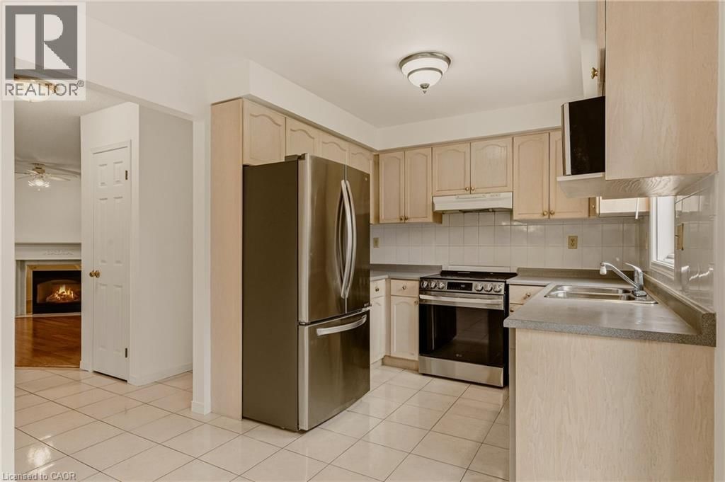 90 LYNNETTE DRIVE Image 12