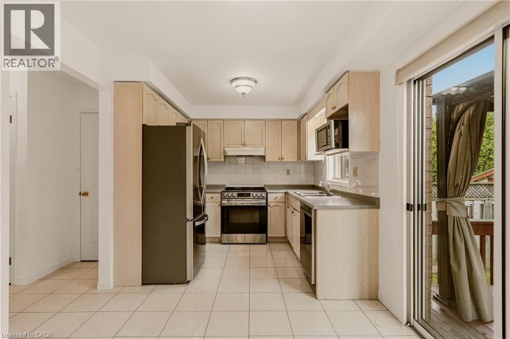 90 LYNNETTE DRIVE Image 15