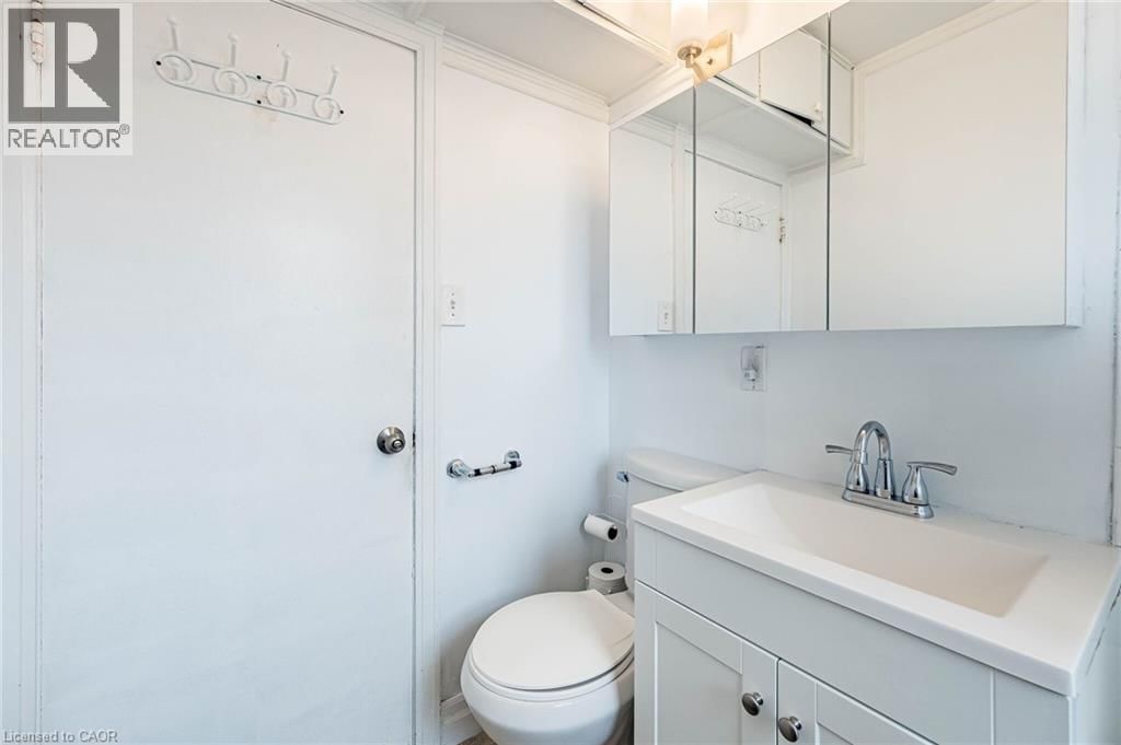 40 ELLIS CRESCENT NORTH Image 18