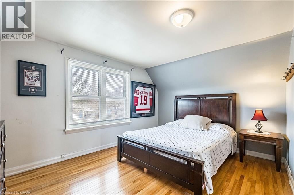 40 ELLIS CRESCENT NORTH Image 22