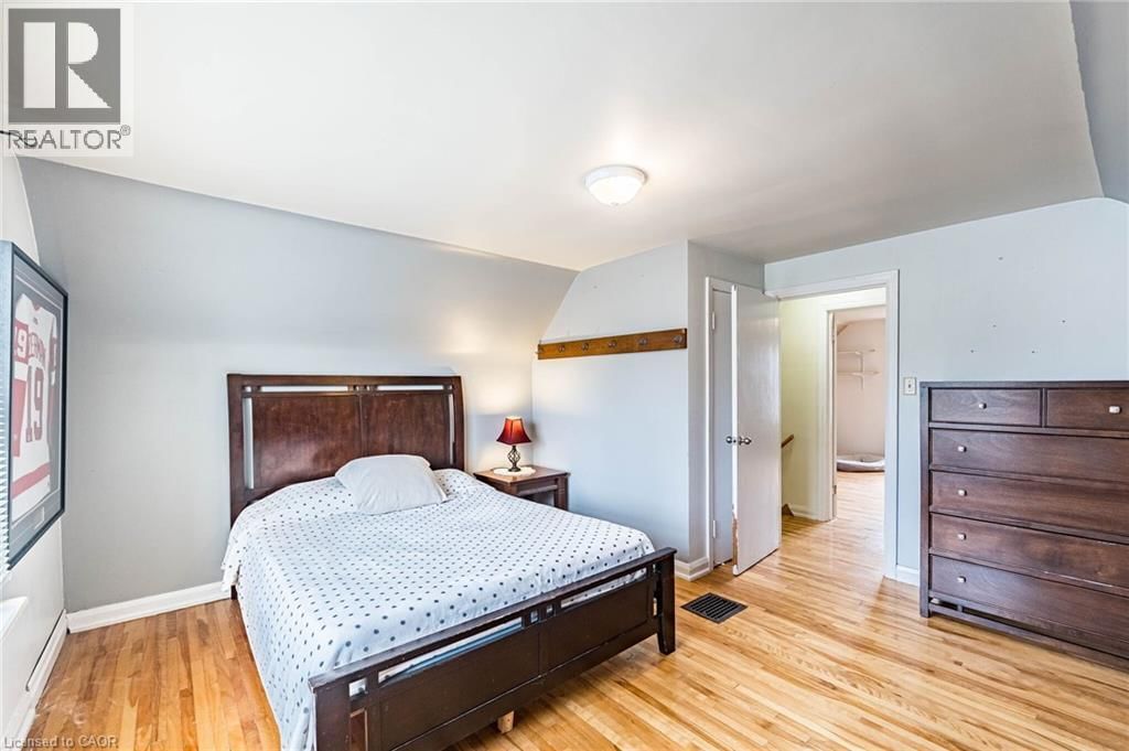 40 ELLIS CRESCENT NORTH Image 23