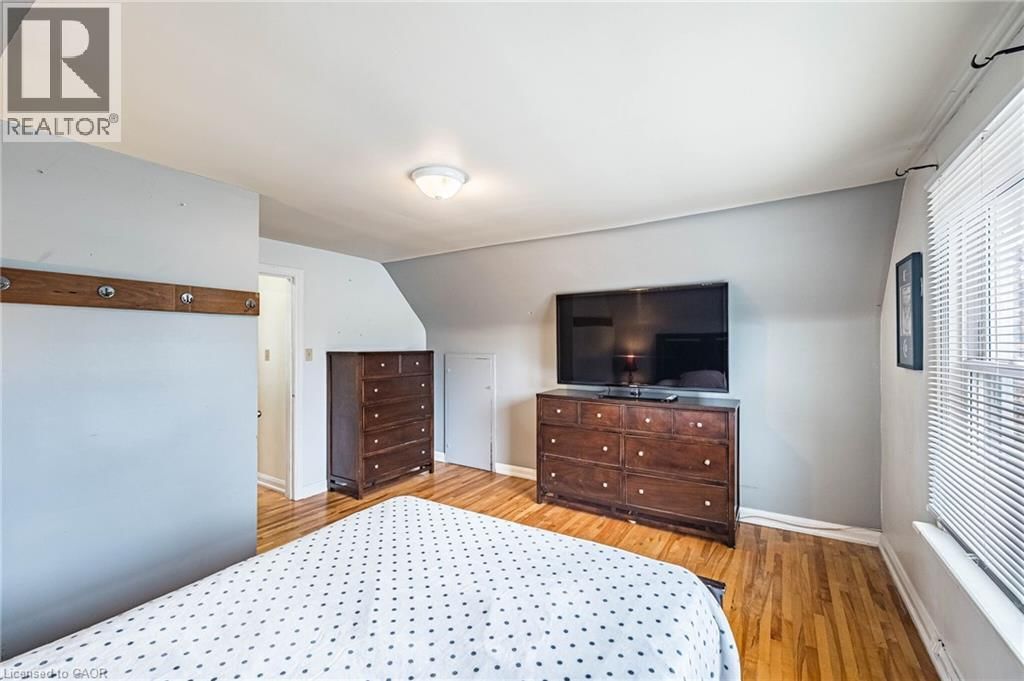 40 ELLIS CRESCENT NORTH Image 24