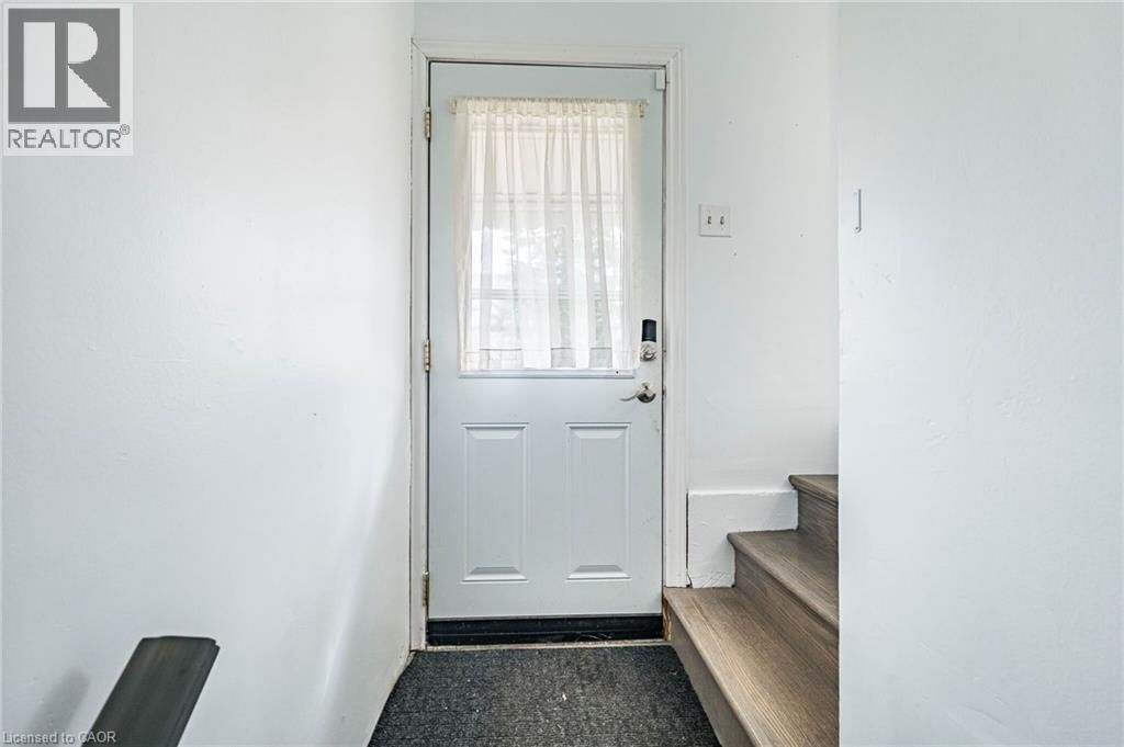 40 ELLIS CRESCENT NORTH Image 26