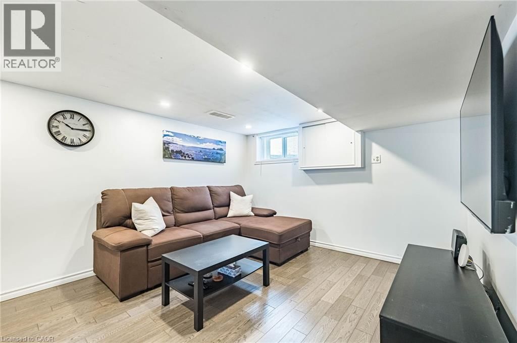 40 ELLIS CRESCENT NORTH Image 30