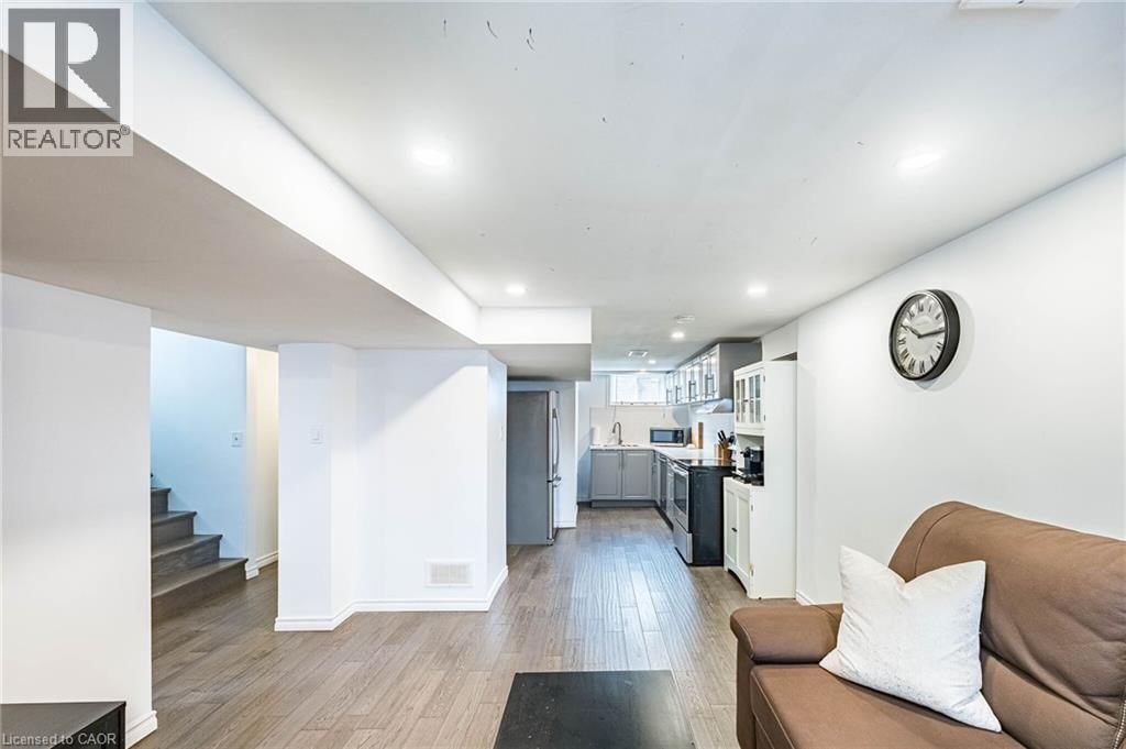 40 ELLIS CRESCENT NORTH Image 31