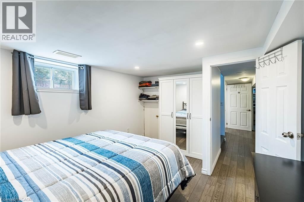 40 ELLIS CRESCENT NORTH Image 42