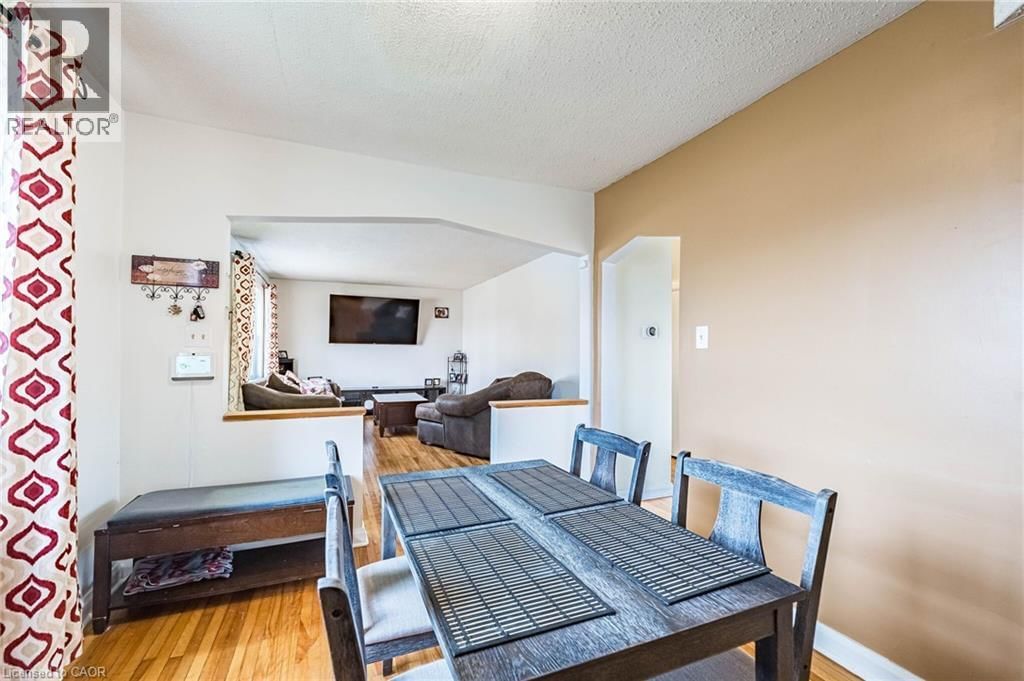 40 ELLIS CRESCENT NORTH Image 9