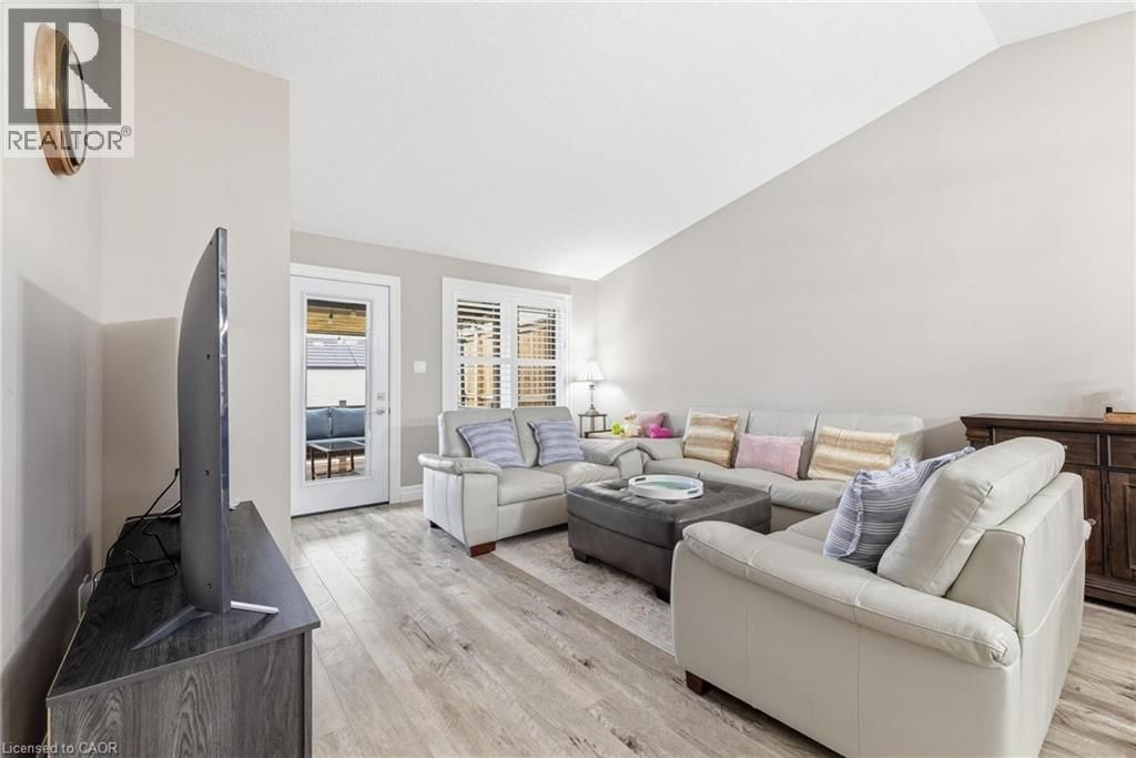 235 KROTZ STREET EAST Image 11