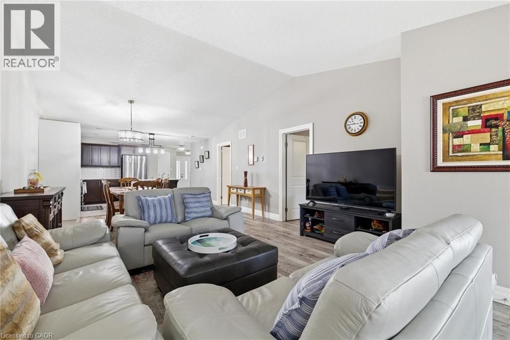 235 KROTZ STREET EAST Image 16