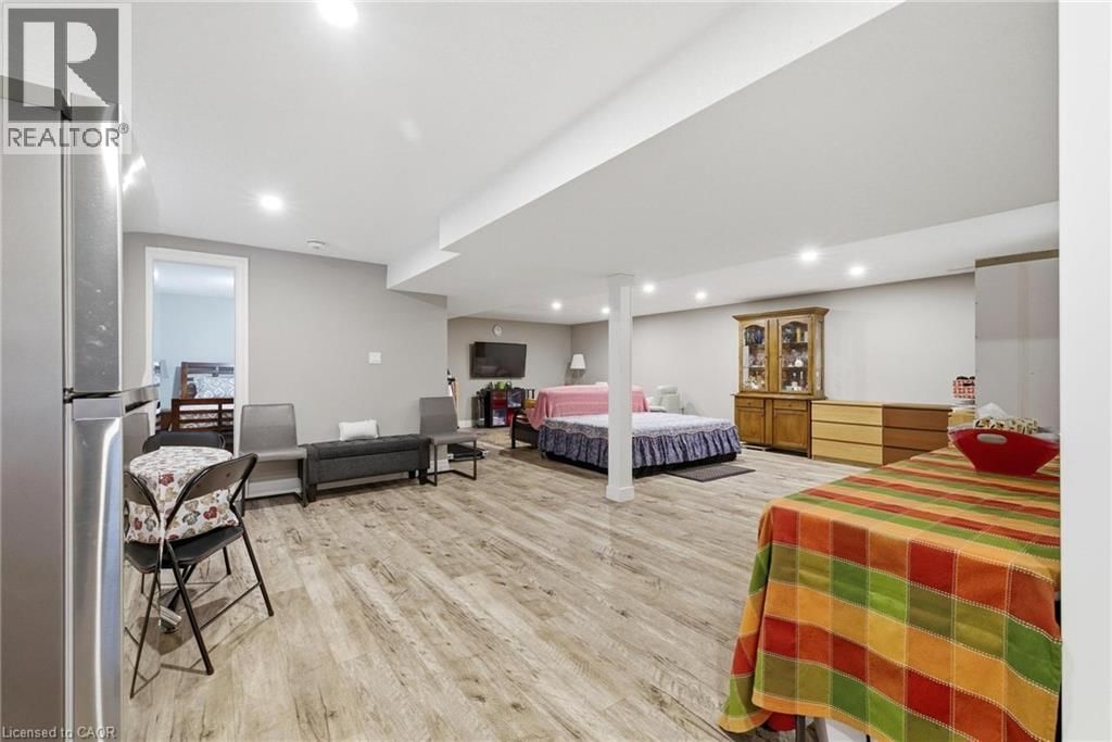 235 KROTZ STREET EAST Image 24