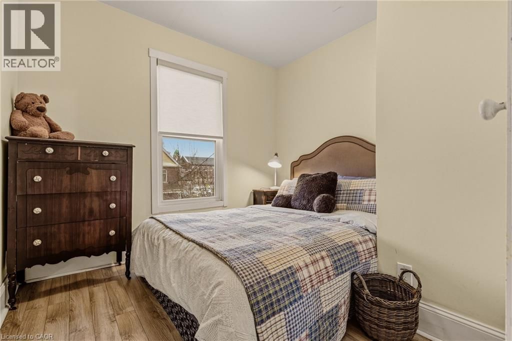 104 BARNESDALE AVENUE NORTH Image 16