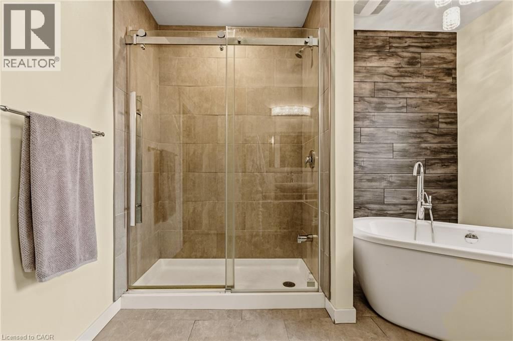 104 BARNESDALE AVENUE NORTH Image 19