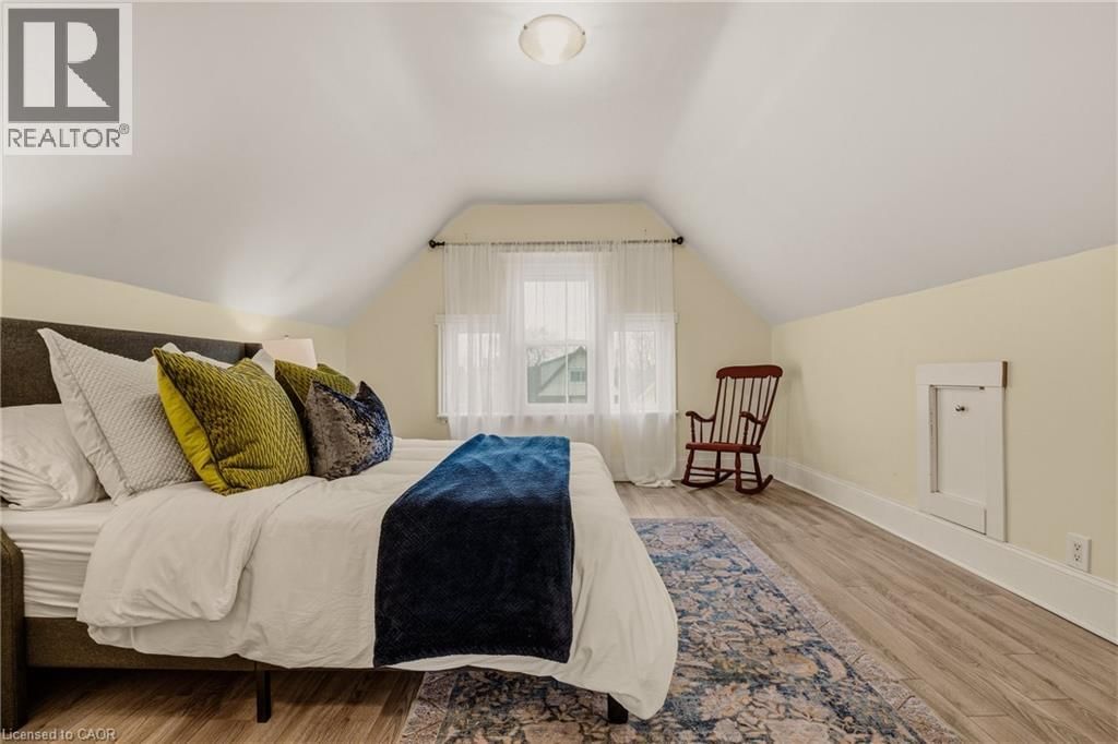 104 BARNESDALE AVENUE NORTH Image 22