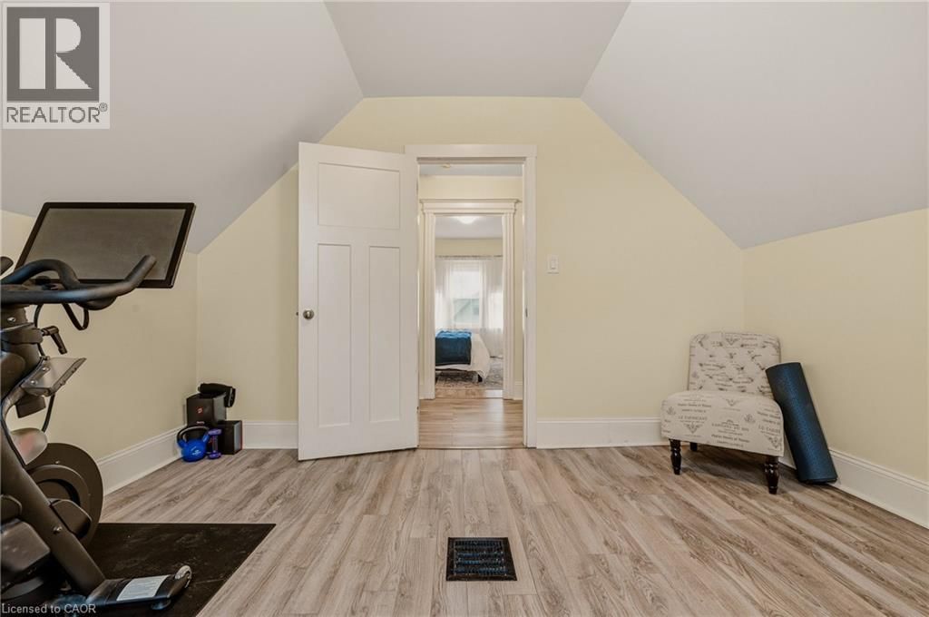 104 BARNESDALE AVENUE NORTH Image 24