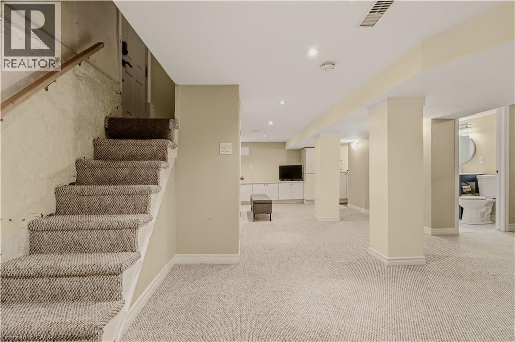 104 BARNESDALE AVENUE NORTH Image 25