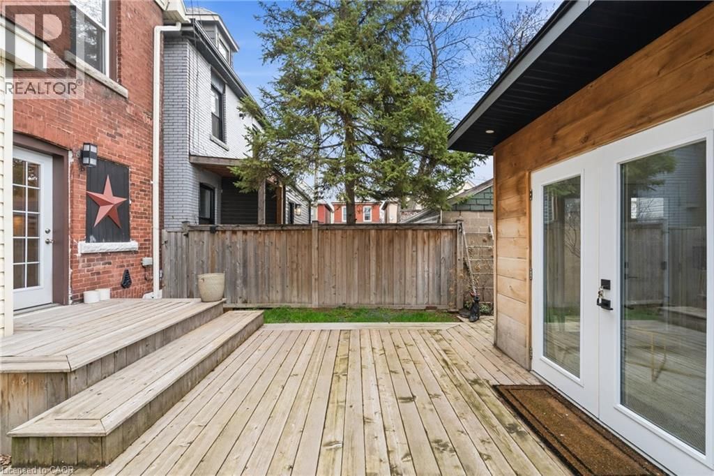 104 BARNESDALE AVENUE NORTH Image 31