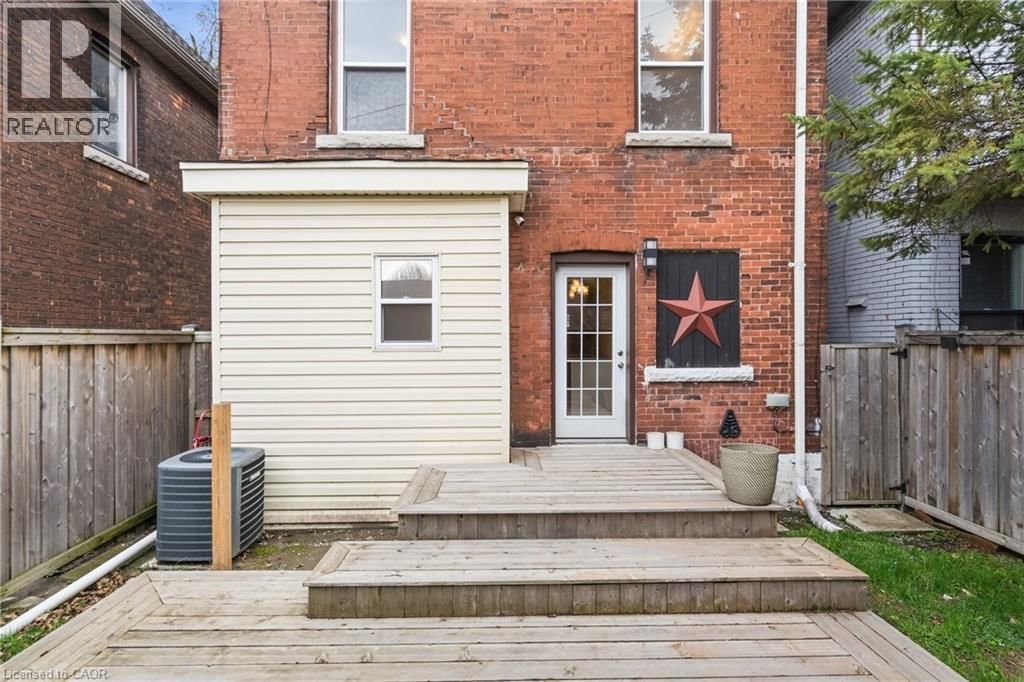 104 BARNESDALE AVENUE NORTH Image 32