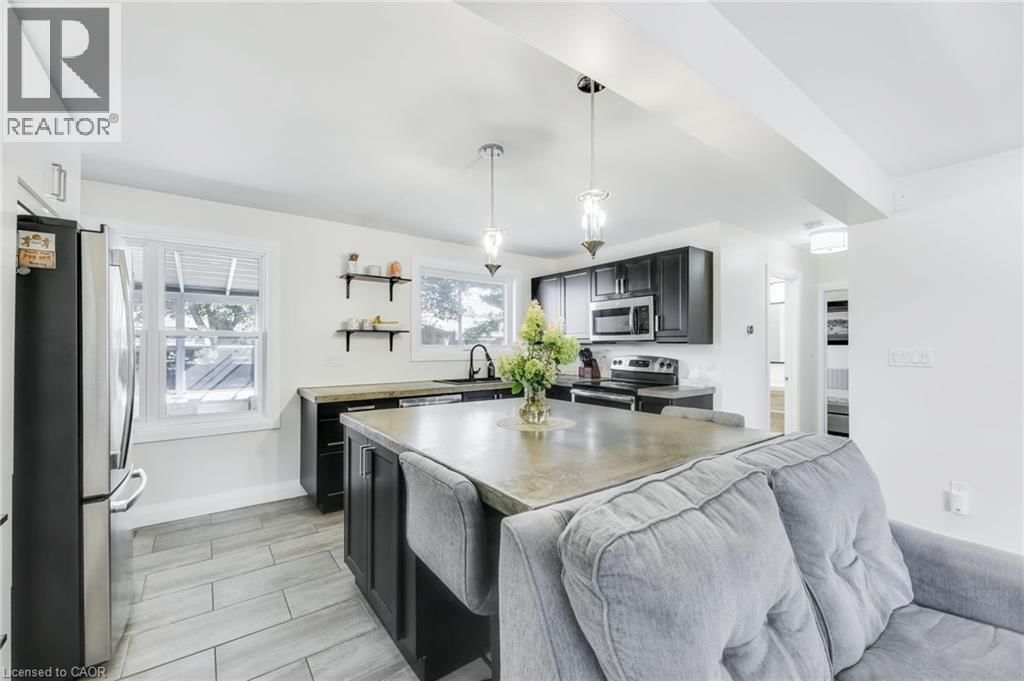 18 TWEEDSMUIR AVENUE Image 10