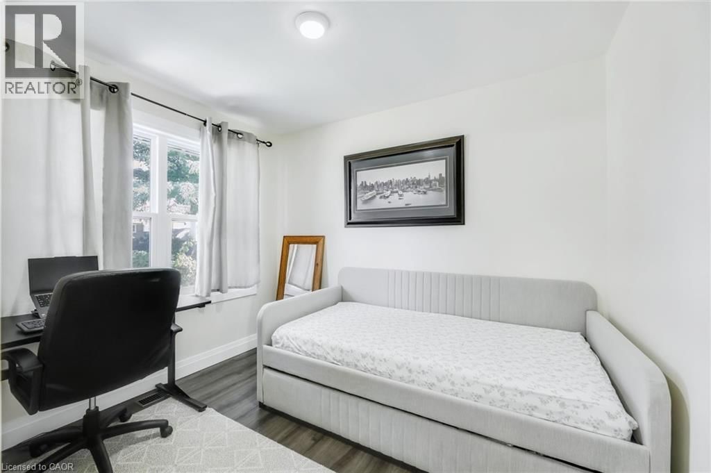 18 TWEEDSMUIR AVENUE Image 12