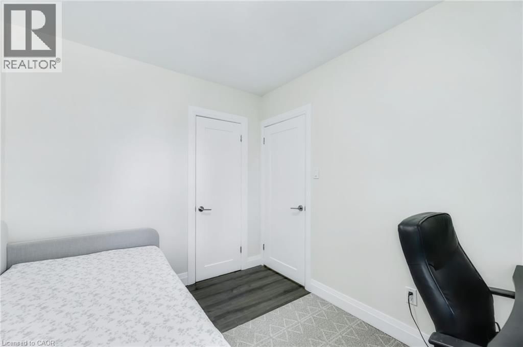 18 TWEEDSMUIR AVENUE Image 13