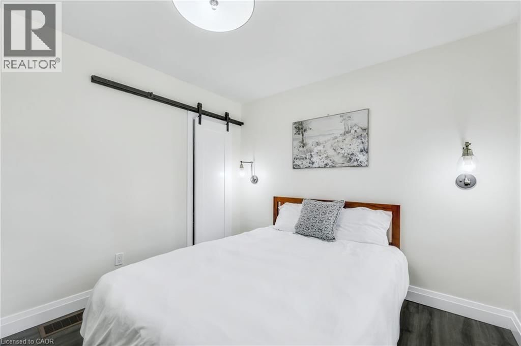 18 TWEEDSMUIR AVENUE Image 16