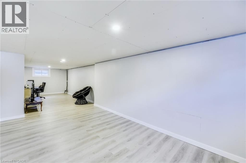 18 TWEEDSMUIR AVENUE Image 17