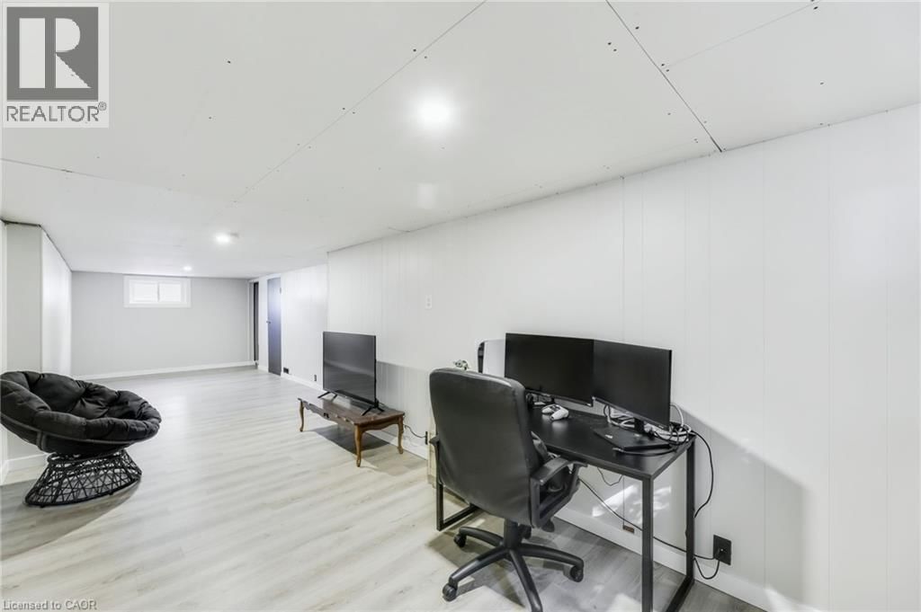 18 TWEEDSMUIR AVENUE Image 18