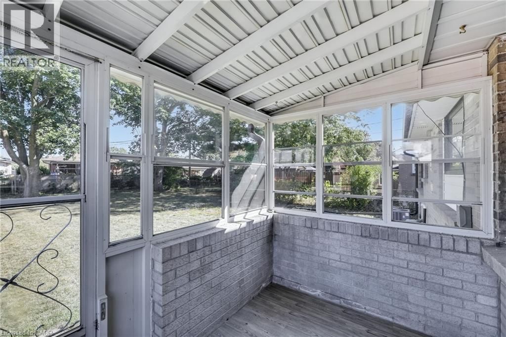 18 TWEEDSMUIR AVENUE Image 20