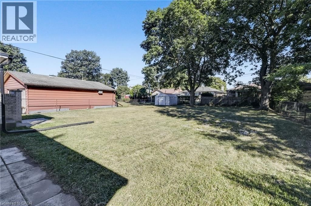 18 TWEEDSMUIR AVENUE Image 21