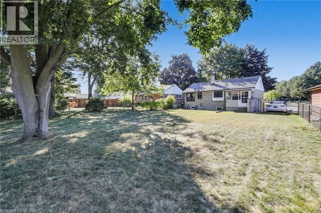 18 TWEEDSMUIR AVENUE Image 22