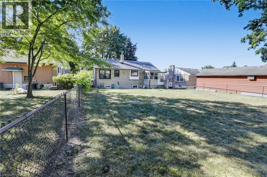 18 TWEEDSMUIR AVENUE Image 24