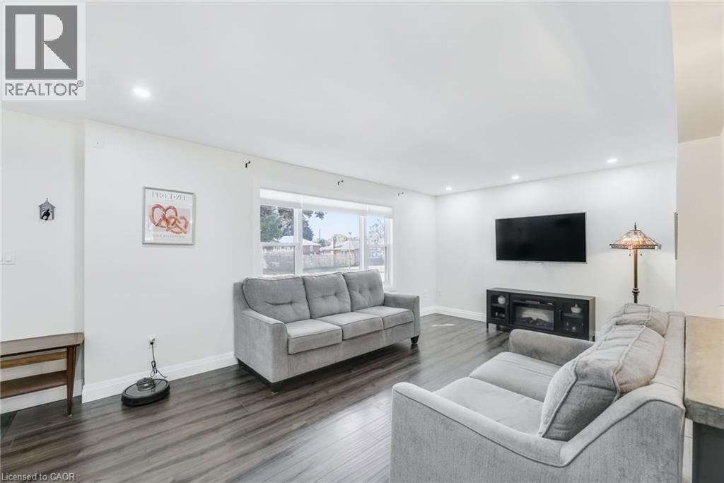 18 TWEEDSMUIR AVENUE Image 4