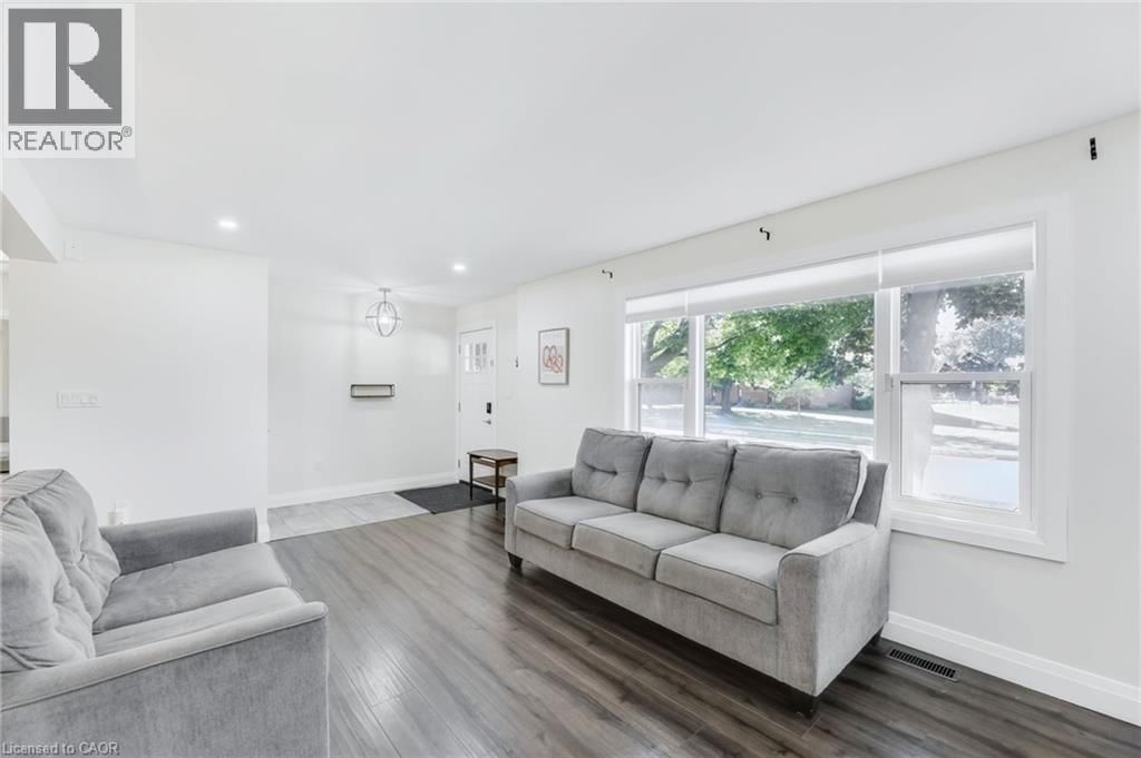 18 TWEEDSMUIR AVENUE Image 5