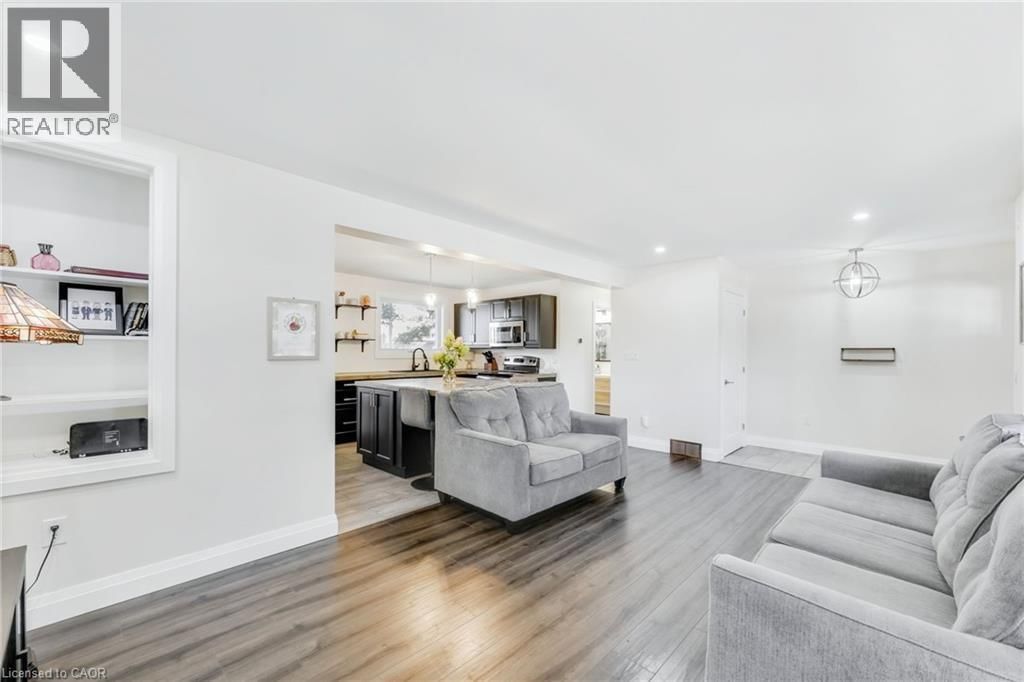 18 TWEEDSMUIR AVENUE Image 6