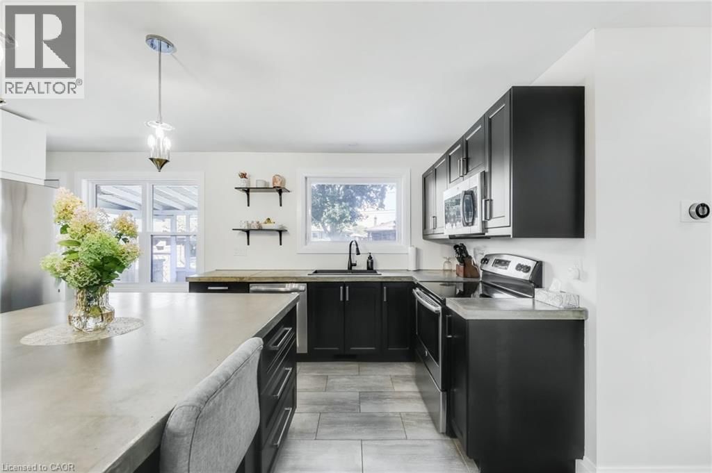 18 TWEEDSMUIR AVENUE Image 7