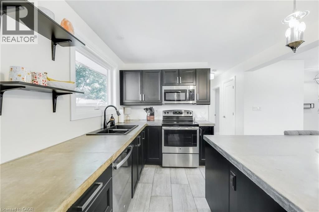 18 TWEEDSMUIR AVENUE Image 8