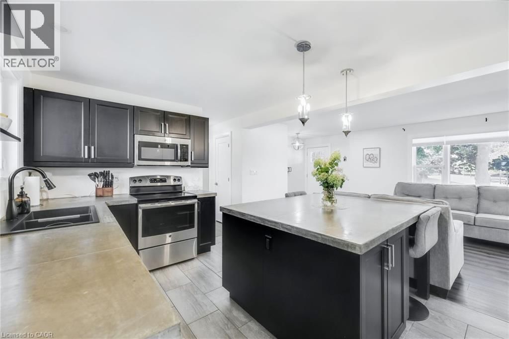 18 TWEEDSMUIR AVENUE Image 9